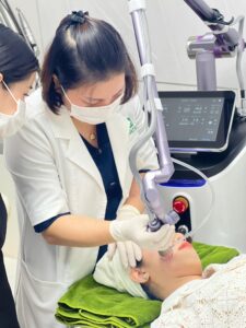 Laser Fractional CO2: Bí Quyết Điều Trị Sẹo Rỗ Hiệu Quả!