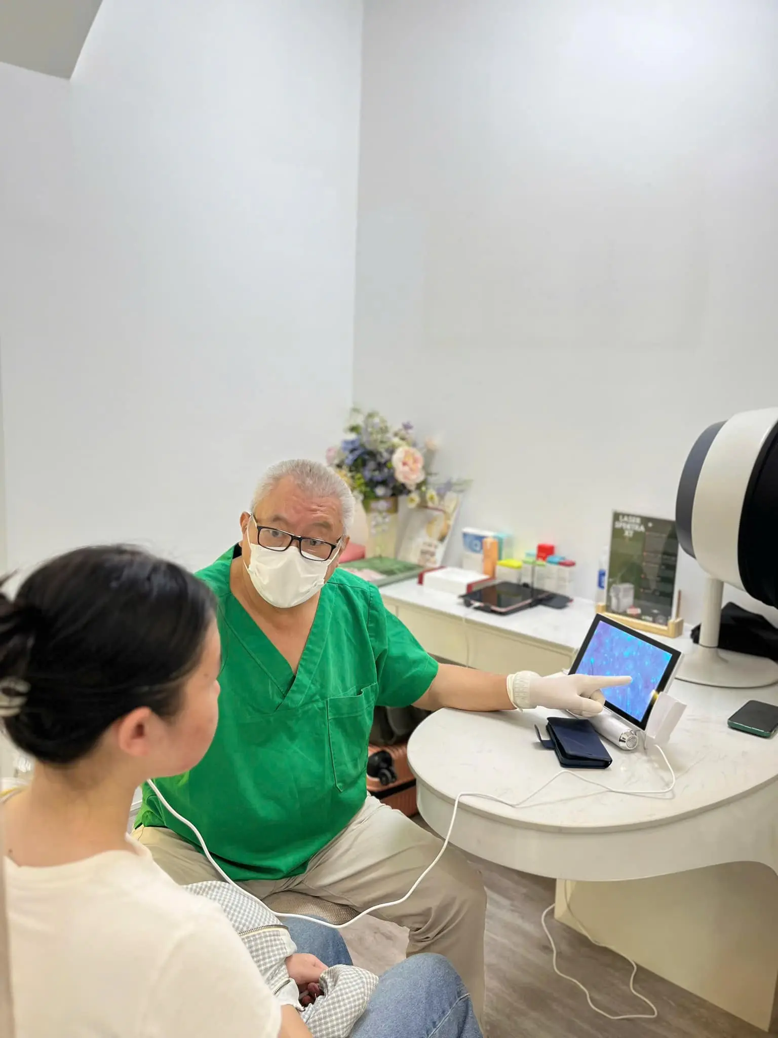 Việc chăm sóc da tuổi dậy thì không chỉ tập trung vào điều trị mụn tuổi dậy thì mà còn bao gồm việc hướng dẫn skincare cho trẻ nhằm nuôi dưỡng tâm lý tuổi dậy thì khỏe mạnh, đặc biệt trong giai đoạn chuyển mình.
