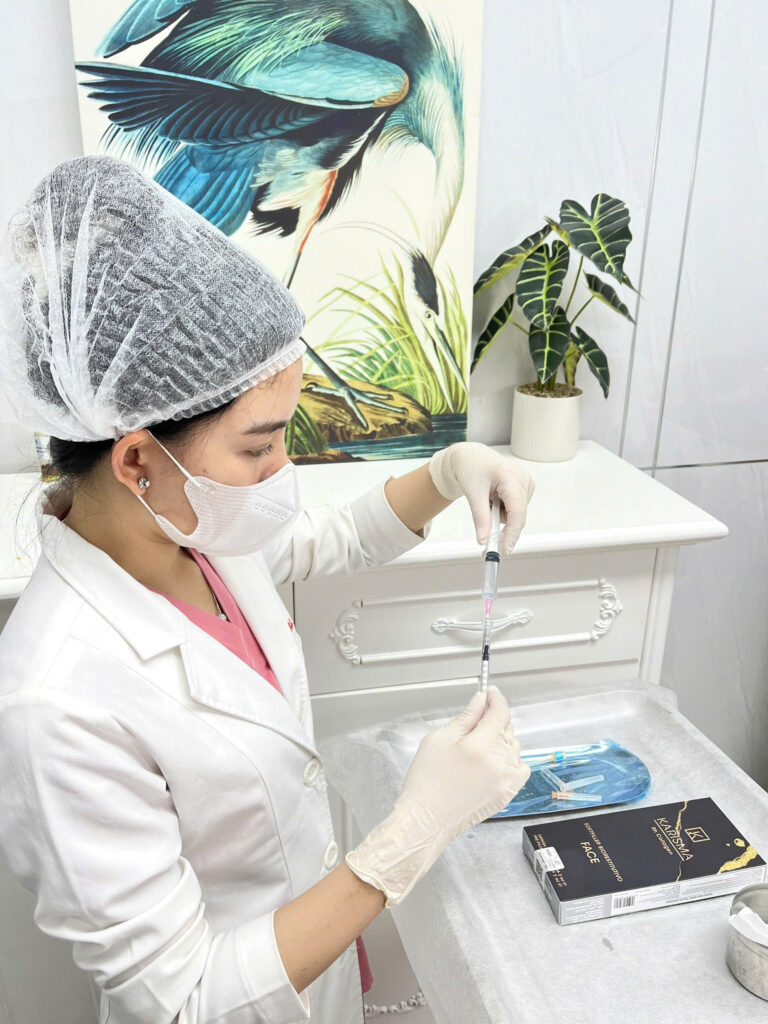 Tiêm Karisma có tác dụng gì được thể hiện qua sự tinh gọn của kim tiêm, đồng thời Cách tiêm Karisma chuẩn xác tạo điều kiện kích hoạt toàn bộ hệ nguyên bào sợi.