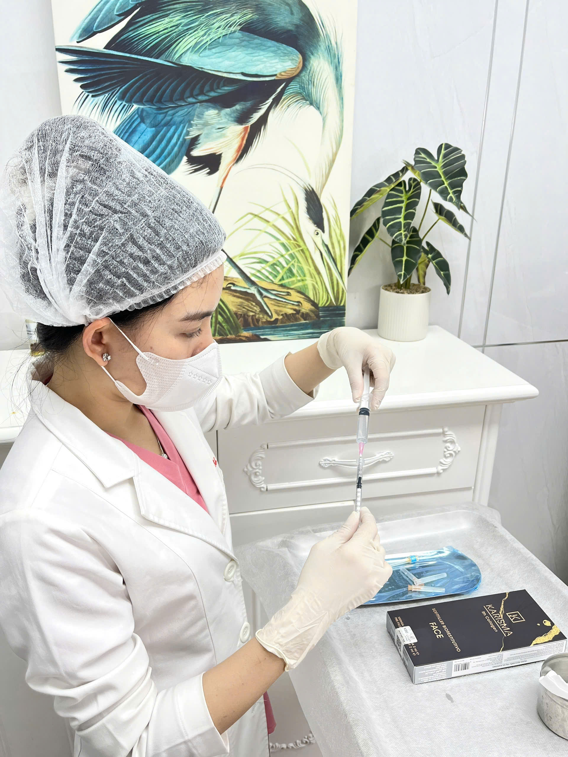 Qua quy trình chuẩn bị tiêm Karisma, sự kết hợp của Karisma Rh Collagen, Karisma HA và Karisma CMC đảm bảo mang lại kết quả điều trị da tuyệt vời theo tiêu chuẩn da liễu.