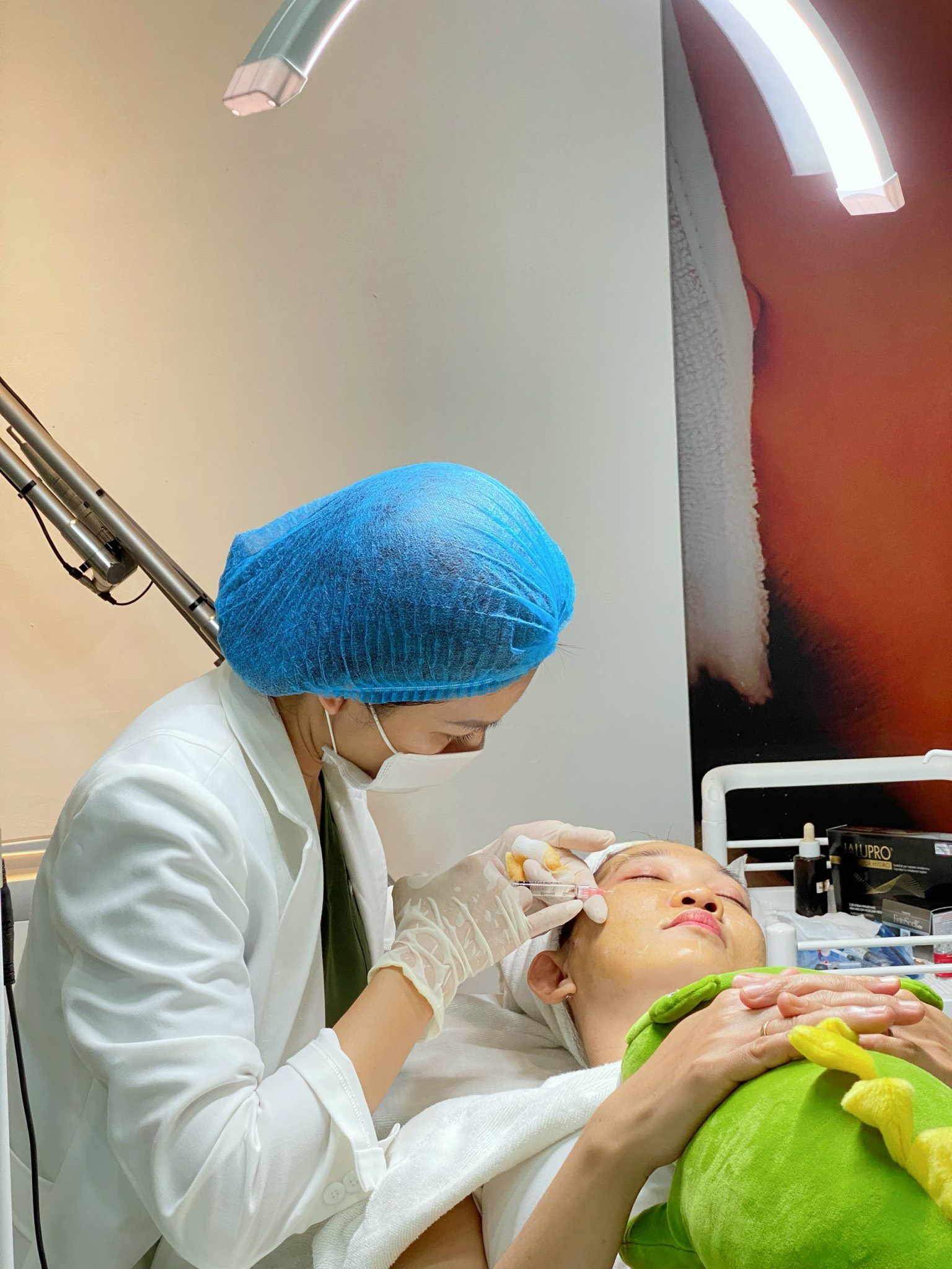Hình ảnh mô tả quy trình tiêm BAP với Profilo và Jalupro - Axit Hyaluronic