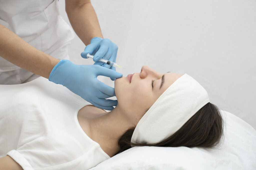 Phương pháp tiêm botox bằng công nghệ tiên tiến góp phần botox trẻ hóa da và botox xóa nếp nhăn, tăng cường vẻ đẹp tự nhiên.
