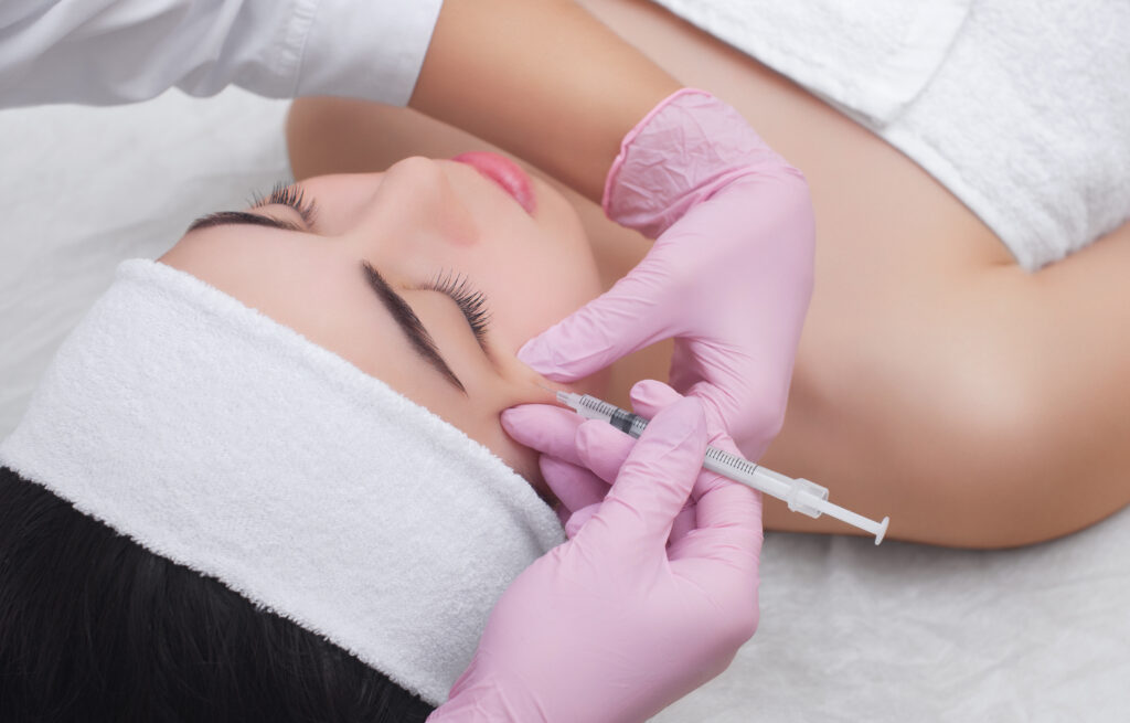 Trong quy trình tiêm botox hiện đại, tiêm botox được áp dụng nhằm botox trẻ hóa da và botox làm đẹp, đảm bảo sự an toàn cho da.