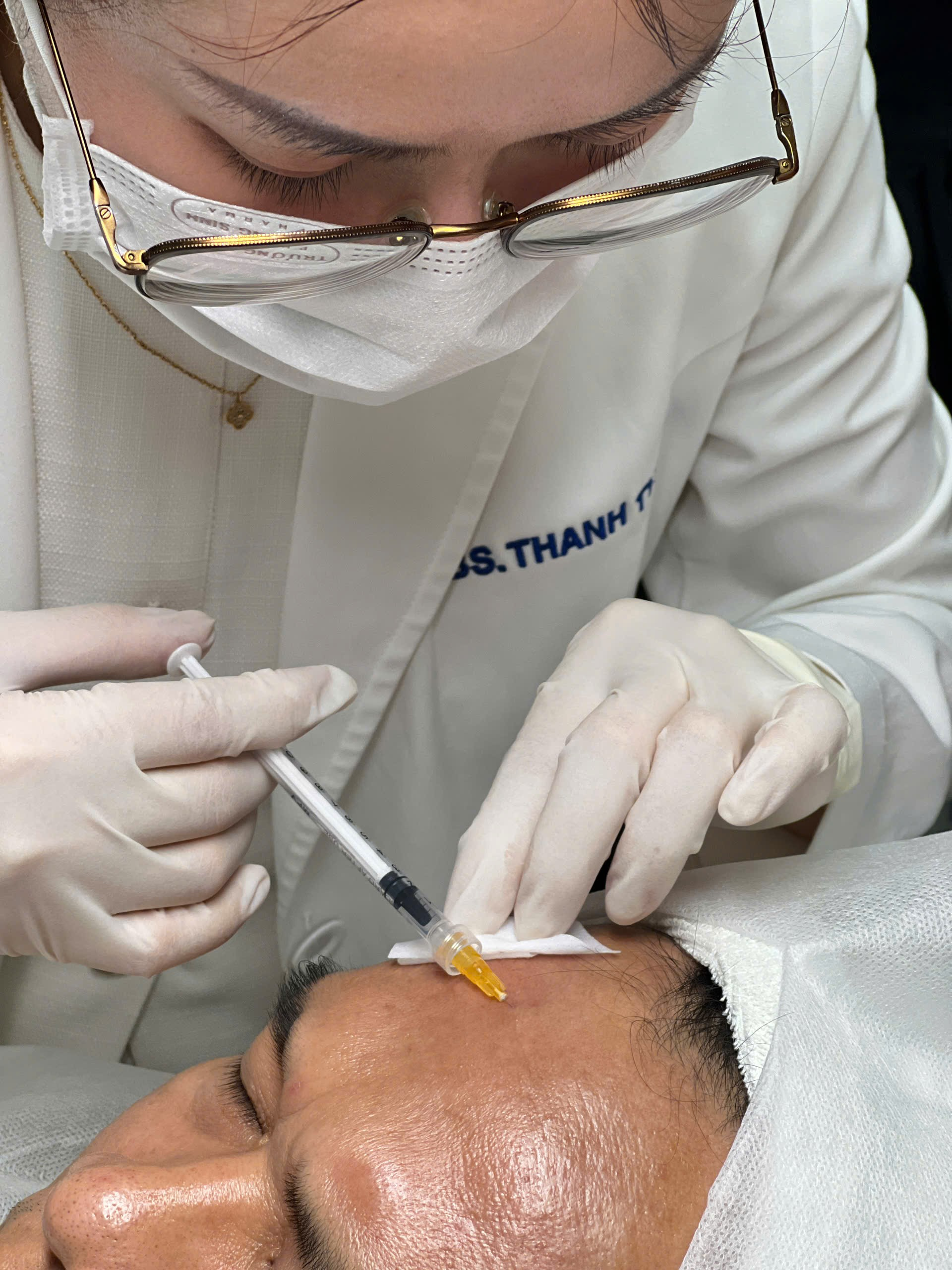 Tiêm Botox Vs Thermage được ứng dụng qua hình ảnh đảm bảo hiệu quả trẻ hóa da.
