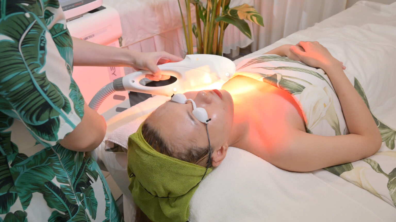 Hình ảnh DPL minh họa công nghệ DPL hiện đại, hỗ trợ điều trị da, trẻ hóa da và chăm sóc da qua liệu trình sáng da.