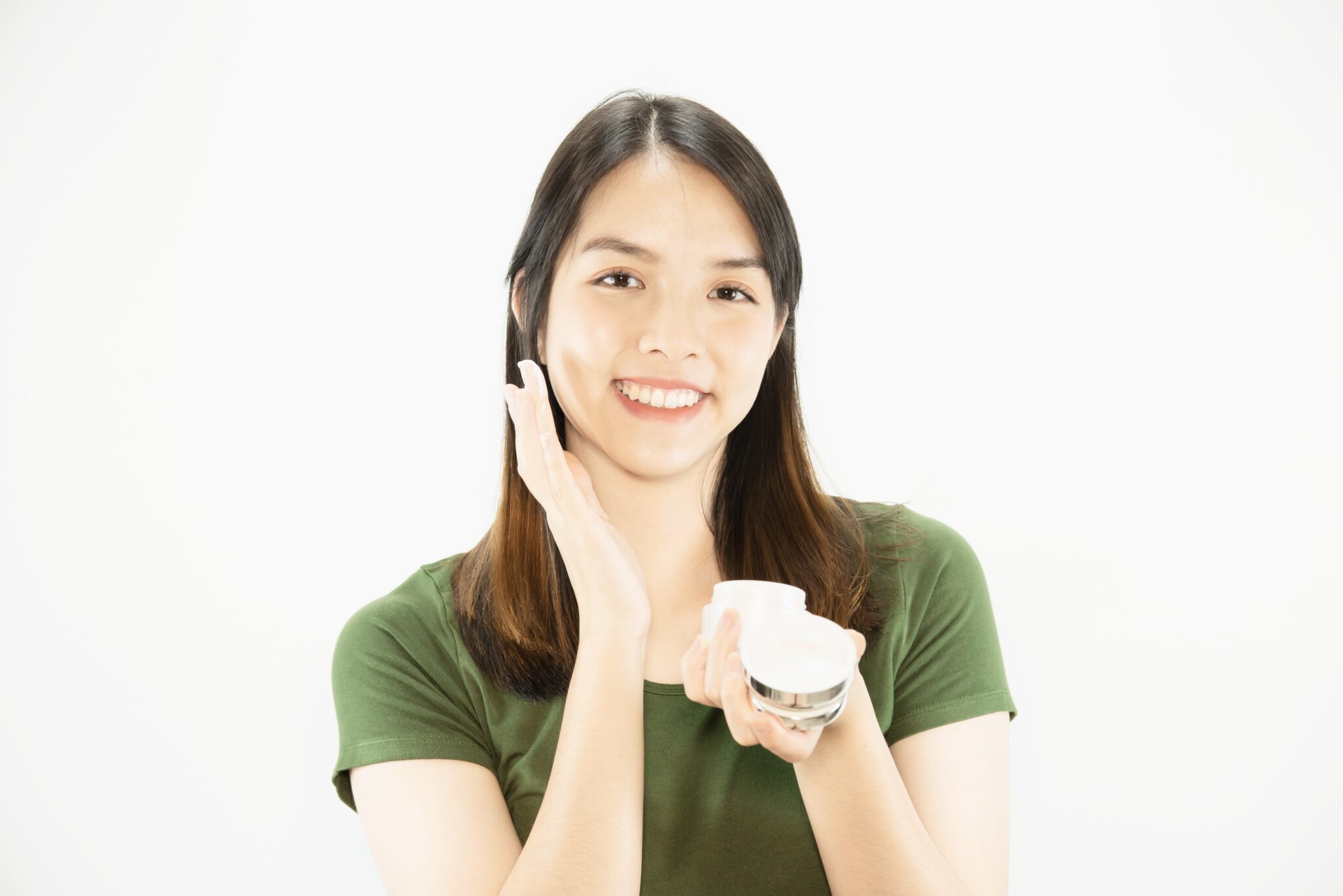 Hình ảnh kem dưỡng minh họa quy trình chăm sóc da dầu thiếu ẩm, nhấn mạnh cách cải thiện da dầu thiếu ẩm thông qua dùng kem dưỡng chuyên dụng và chăm sóc da dầu thiếu ẩm đúng cách.