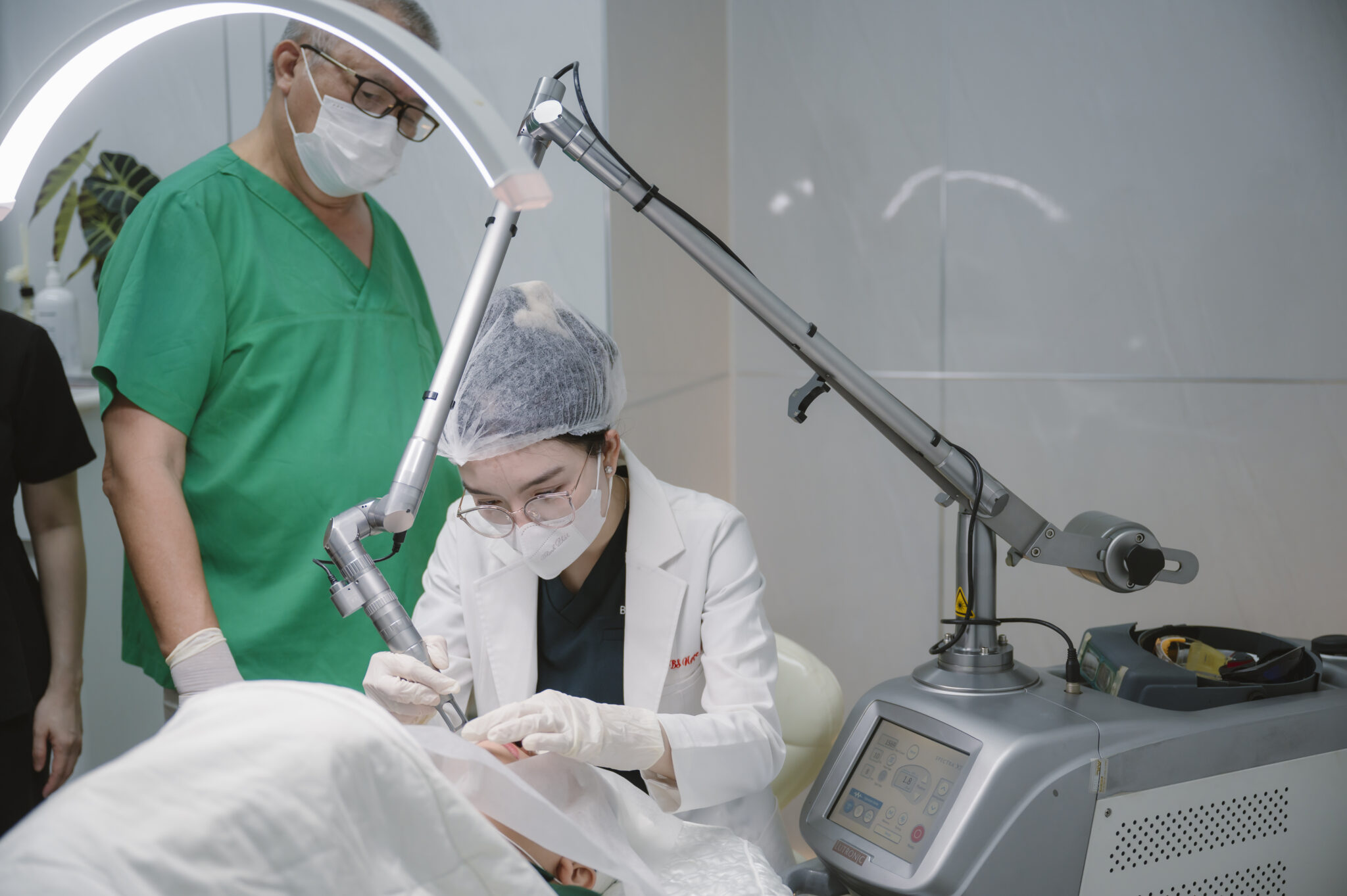 Với quy trình laser toning hiện đại, điều trị nám bằng laser toning kết hợp công nghệ laser toning an toàn, đảm bảo hiệu quả laser toning tối ưu và kiểm soát tốt tác dụng phụ laser toning.