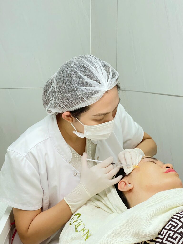 Hình ảnh trực quan quy trình Liệu pháp Meso Exosome tại Cần Thơ, nơi Exosome giảm viêm mụn góp phần mang lại hiệu quả điều trị mụn.