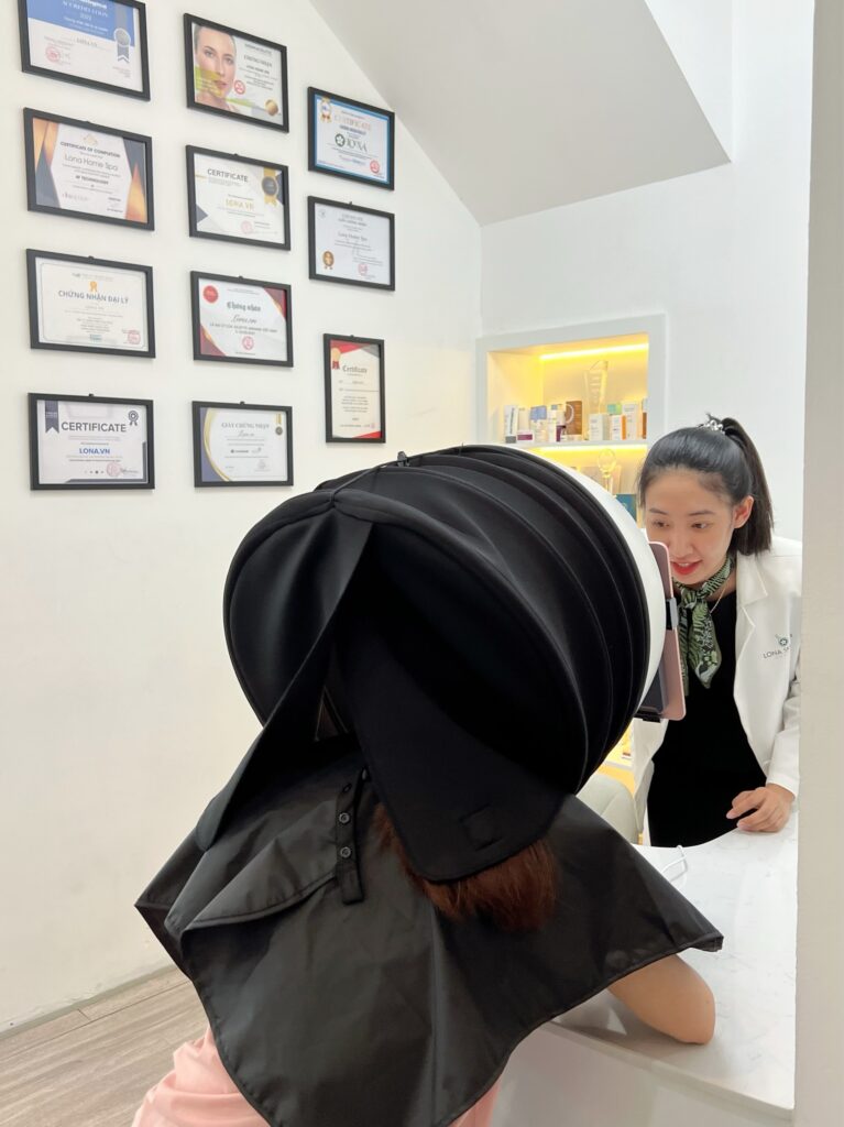 Ứng dụng máy soi da hiện đại hỗ trợ chăm sóc da và đánh giá hiệu quả điều trị tại Thăm khám da liễu Cần Thơ.