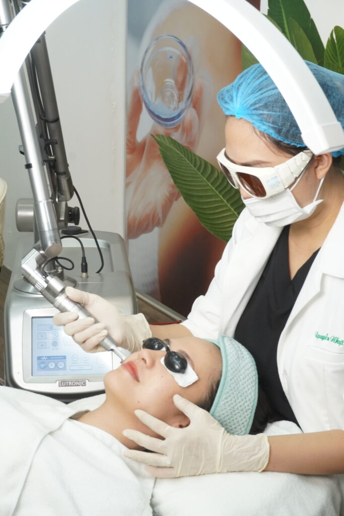 Phương pháp điều trị rụng tóc chuyên sâu tại Cần Thơ sử dụng laser kích thích tóc và exosome trị rụng tóc đã chứng minh khả năng giảm rụng tóc, mở đường cho liệu pháp hỗ trợ mọc tóc và điều trị rụng tóc chuyên sâu hiệu quả.