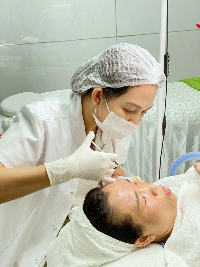 Với sự kết hợp độc đáo của Meso mụn, Mesotherapy trị mụn và Tiêm Meso trị mụn, Phương pháp Meso mụn hiện đại đã mang đến Hiệu quả Meso mụn ấn tượng, khẳng định đẳng cấp của Meso mụn trong điều trị da.